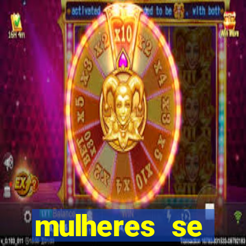 mulheres se exibindo ao vivo